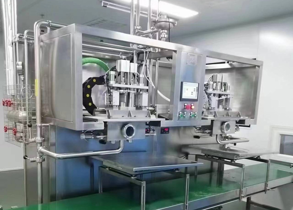 Aplicaci&oacute;n de la m&aacute;quina de llenado de babero en la industria de bebidas