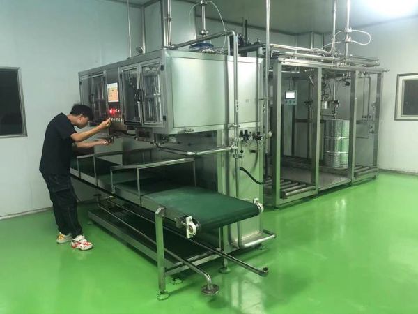 Equipo de máquina de llenado de babero de Kunshan Vonfo